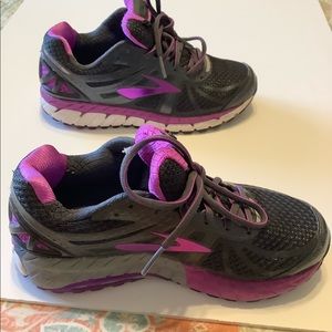 Brooks Ariel running shoes